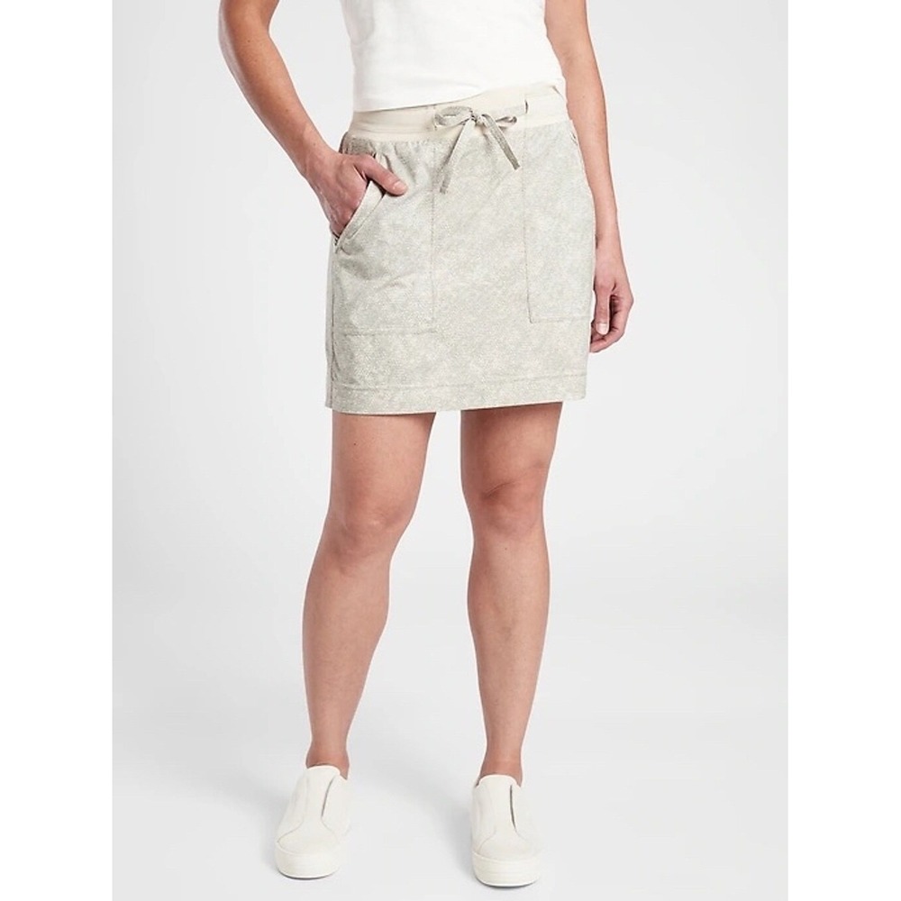Athleta Chelsea Printed Cargo Skort Size 12 Grey Cream Womens